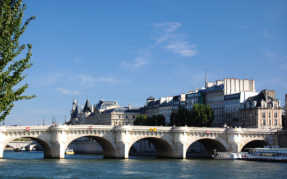 location bateau tour eiffel