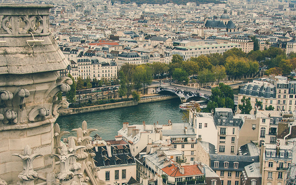 bateau sur la seine a paris