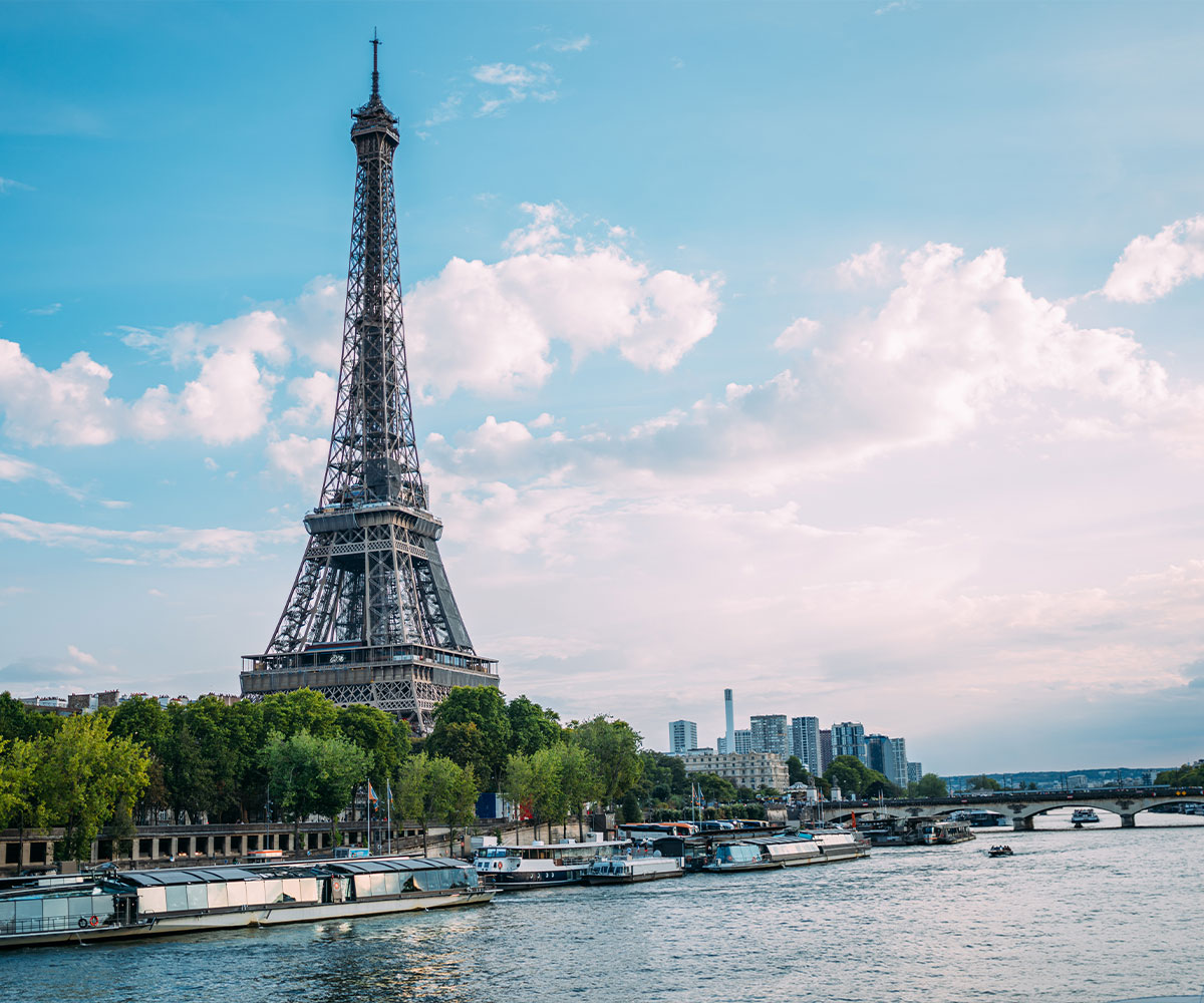 location peniche a quai sur la seine